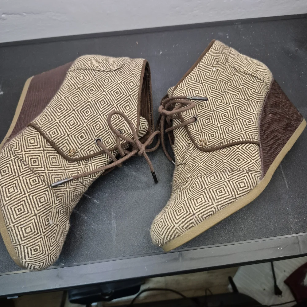 Toms Brown Geometric‎ Wedges